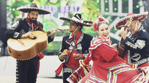 Mariachi met danseressen